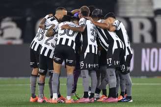 Time do Botafogo antes da vitória sobre o Vasco 
