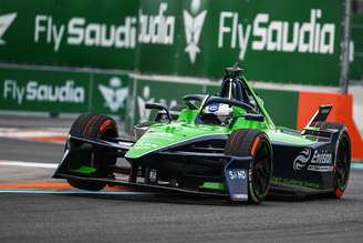 Zak O'Sullivan lidera treino de novatos na Fórmula E