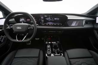 Audi A6 e-tron, lançado no brasil recentemente, tem três telas na parte dianteira do interior
