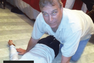 Ex-príncipe Andrew voltou a aparecer em imagens do 'caso Epstein'