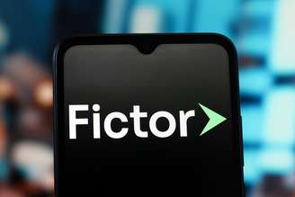 A companhia é um grupo de participações e gestão de empresas com foco na indústria alimentícia, em serviços financeiros e em infraestrutura