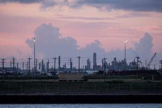Vista das refinarias em Freeport, Texas, EUA, em 23 de junho de 2025. REUTERS/Joel Angel Juarez