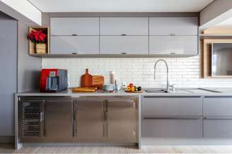 As torneiras deixaram de ser um simples objeto para assumir um papel ativo na decoração da cozinha Projeto: Dantas & Passos Arquitetura |