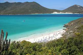 Saiba onde ir e o que fazer na Região dos Lagos, no litoral do Rio de Janeiro, um dos destinos de praia mais famoso do Brasil.