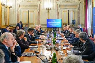 Lollobrigida em reunião com empresários italianos do setor vitivinícola