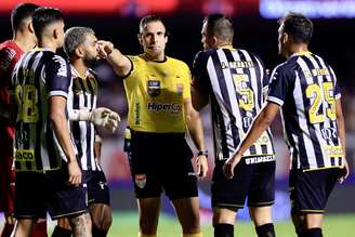 Santos vive momento delicado no Paulistão