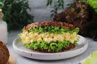 Sanduíche de ovo cremoso