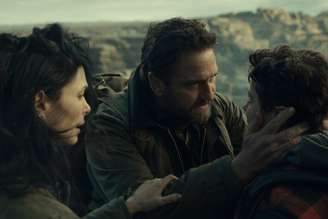 Não basta um apocalipse: Gerard Butler precisa salvar a família do segundo fim de mundo em 'Destruição Final 2'