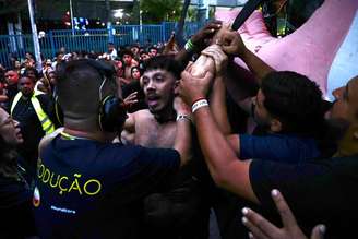 Tumulto em bloco Acadêmicos do Baixo Augusta, na Rua da Consolação, neste domingo, 8 de fevereiro de 2026.