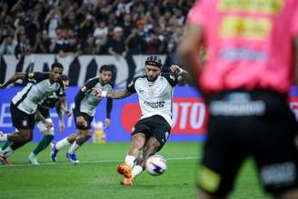 Memphis Depay desperdiçou pênalti contra o Palmeiras