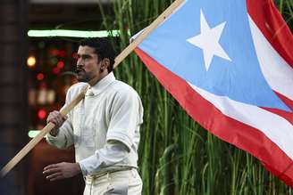 Bad Bunny comandou o show do intervalo do Super Bowl neste domingo, 8. Falando com o público em espanhol e reforçando que a “América” vai além dos Estados Unidos, o artista porto-riquenho levou ao gramado os sucessos do álbum Debí Tirar Más Fotos. A apresentação também contou com participações de Lady Gaga e Ricky Martin. Veja fotos!