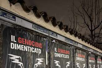 Cartazes em Turim dizem que Massacre das Foibe não será esquecido