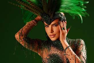 Erika Schneider posa para ensaio fotográfico com fantasia de carnaval