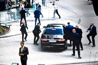 Primeiro-ministro eslovaco, Fico, marca aniversário da tentativa de assassinato que sofreu, em Handlova, na Eslováquia
15 de maio de 2025
REUTERS/Radovan Stoklasa