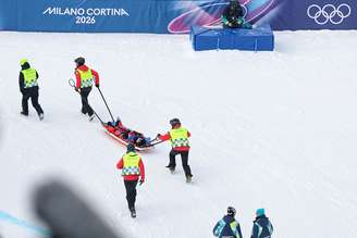 Liu Jiayu deixa pista de maca após queda