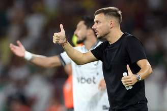 Martín Anselmi durante partida do Botafogo 