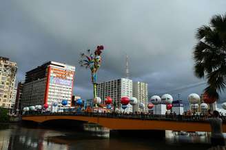 Começa o desfile do Galo da Madrugada no Carnaval 2026