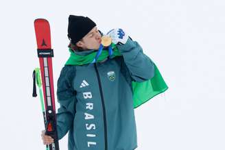 Lucas Pinheiro Braathen conquista a medalha de ouro na Olimpíada de Inverno