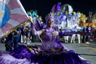 Desfile da Rosas de Ouro, no Sambódromo do Anhembi, em São Paulo