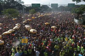 Megablocos de Michel Teló e Pocah arrastam multidão no Parque do Ibirapuera, em SP