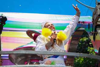 Carla Perez puxa trio Pipoca Doce pela última vez em Salvador