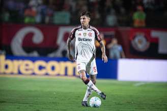 Erick Pulgar (Flamengo) durante jogo contra o Vitória, no dia 10.02.2026. 