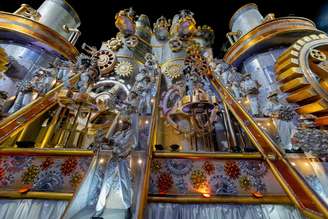 Tom Maior é a penúltima escola a desfilar no Anhembi na madrugada deste domingo, 15, com o enredo “Chico Xavier. Nas entrelinhas da alma, as raízes do céu em Uberaba” 