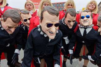 Bonecos de carnaval com o rosto de Macron satirizam presidente francês em Aalst, na Bélgica