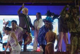 Escola Acadêmicos de Niterói, desfila com o enredo “Do alto do mulungu surge a esperança: Lula, o operário do Brasil”