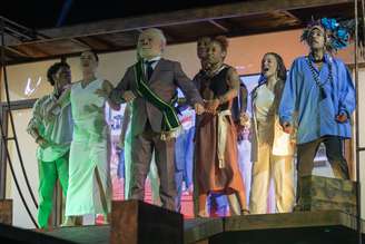 Acadêmicos de Niterói desfilou na Sapucaí na noite de domingo, 15, com o enredo 'Do Alto do Mulungu Surge a Esperança: Lula, o Operário do Brasil' 