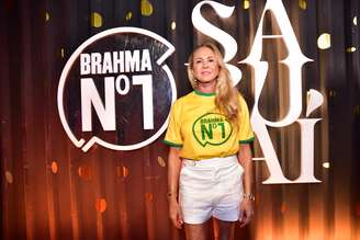 Hortência curte o carnaval carioca em camarote de cervejaria