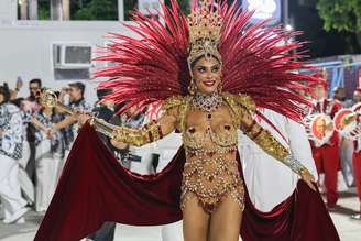 Juliana Paes voltou ao cargo de rainha de bateria da Viradouro 