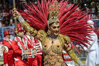 Juliana Paes voltou ao cargo de rainha de bateria da Viradouro 