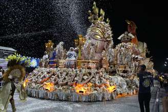 O enredo da escola Acadêmicos do Tucuruvi foi 'Anti-Heroi Brasil'