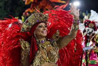 Viviane Araújo desfila pelo Salgueiro