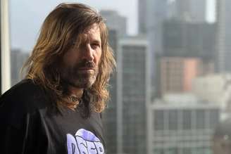 Esposa de Evan Dando disse que marido vocalista “lutou contra o alcoolismo, abuso de drogas prescritas e graves problemas de saúde mental” 