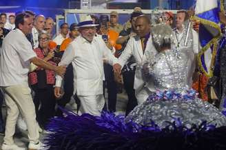 Homenagem a Lula no carnaval repete cenário de 2006 com Alckmin e termina em rebaixamento.
