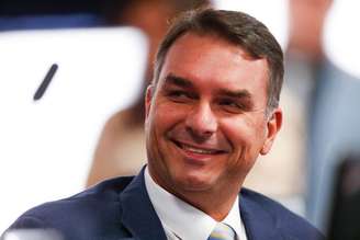 Flávio Bolsonaro durante sessão na CCJ do Senado, em 2024