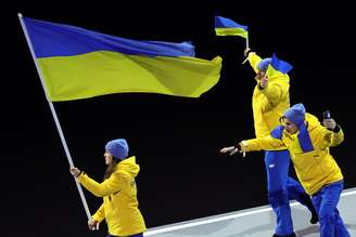 Atletas ucranianos na abertura das Olimpíadas de Milão-Cortina, na Itália