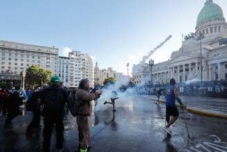 Protesto diante do Congresso da Argentina contra reforma trabalhista