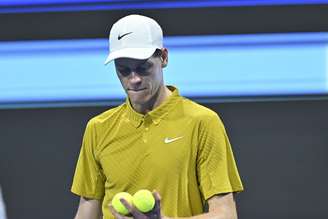 Tenista italiano foi eliminado nas quartas de final para promessa tcheca
