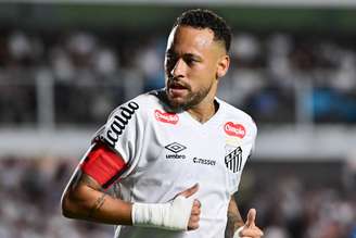 Neymar em partida do Santos contra o Velo Clube