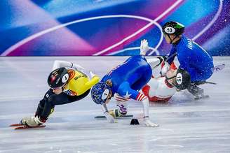 Patinadora polonesa é atingida por lâmina de adversária e sofre corte no rosto nos Jogos de Inverno
