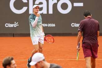Marcelo Melo e João Fonseca durante as semifinais de duplas no Rio Open.