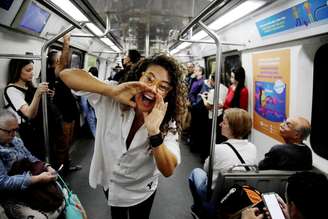 Zanna dentro no metrô no Rio de Janeiro 