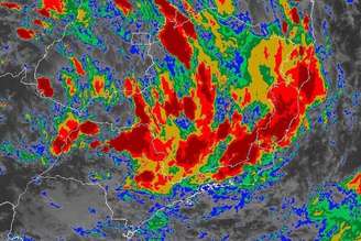 Formação de supercélulas, tempestades severas que se formam em um ambiente com forte instabilidade