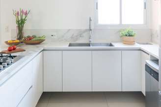 A cuba certa transforma a rotina, organiza tarefas e valoriza o espaço da cozinha Projeto: Isabella Nalon |