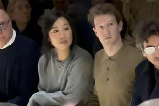 Priscilla Chan e Mark Zuckerberg durante desfile da Prada em Milão