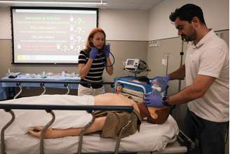 Residentes fazem exercício de atendimento no Einstein.