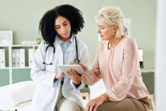 Biomarcadores devem ser interpretados considerando histórico clínico, estilo de vida e sintomas persistentes